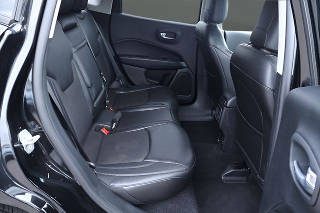 Used 2018 Jeep Compass Latitude w/ Popular Equipment Group FWD image 19
