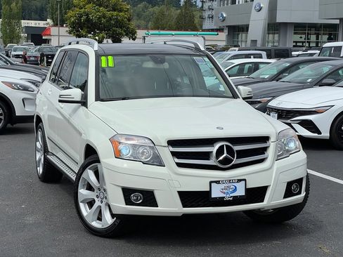 Used 2011 Mercedes-Benz GLK 350 4MATIC image 1