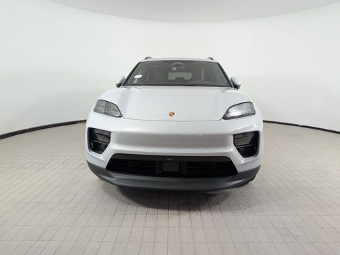 Certified 2025 Porsche Macan 4 Electric AWD/4WD image 6