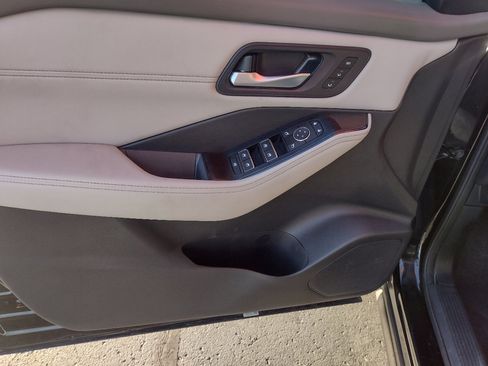 Used 2023 Nissan Rogue SL image 11