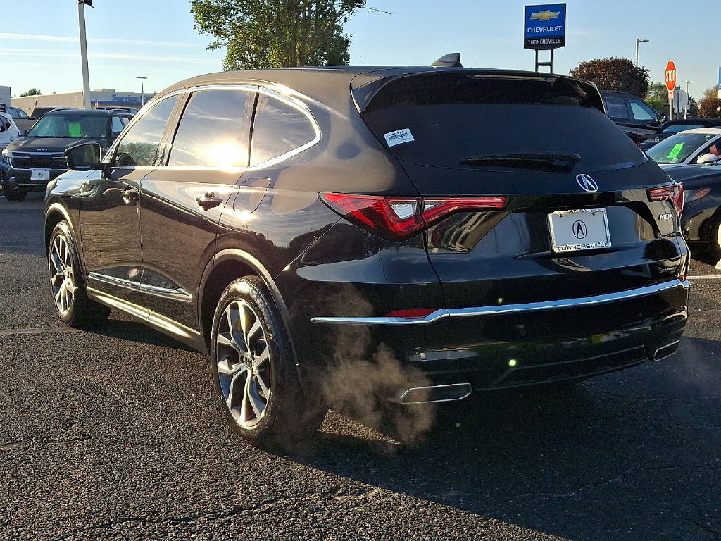 Used 2024 Acura MDX w/ Technology Package AWD/4WD image 4