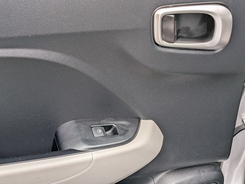 Used 2025 Hyundai Venue SEL FWD image 26