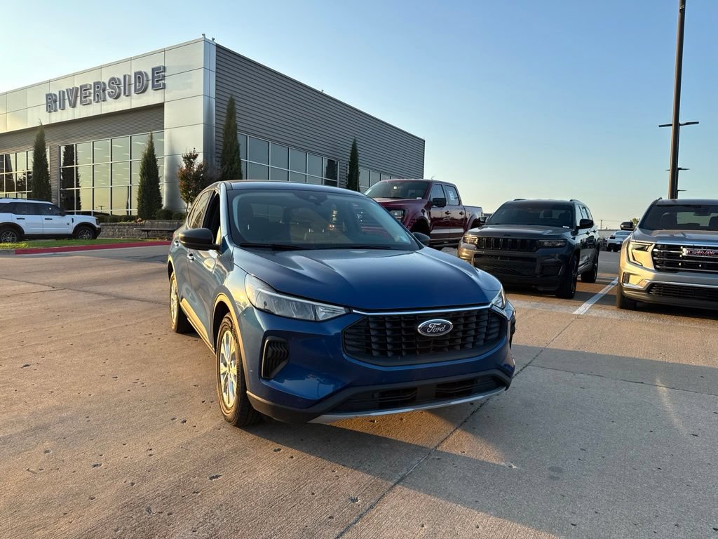 Used 2023 Ford Escape Active FWD image 1