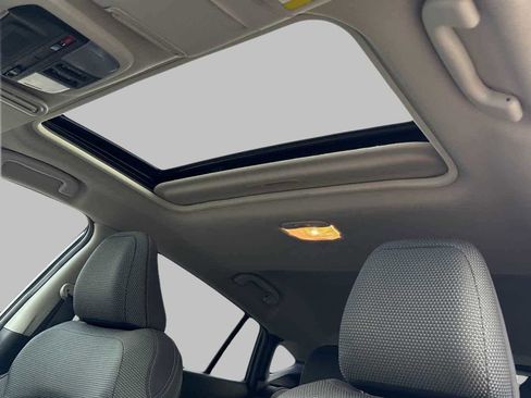 Used 2024 Subaru Crosstrek 2.0i Premium image 20