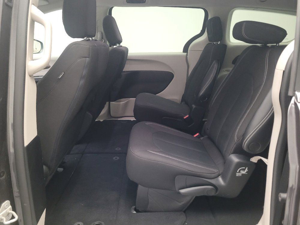 Used 2021 Chrysler Voyager LX FWD image 18