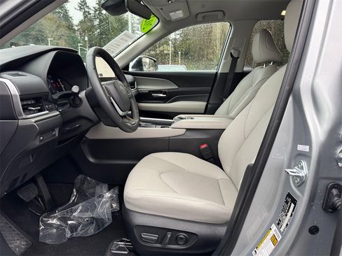 Certified 2025 Toyota Grand Highlander XLE image 22