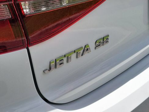 Used 2017 Volkswagen Jetta SE FWD image 5