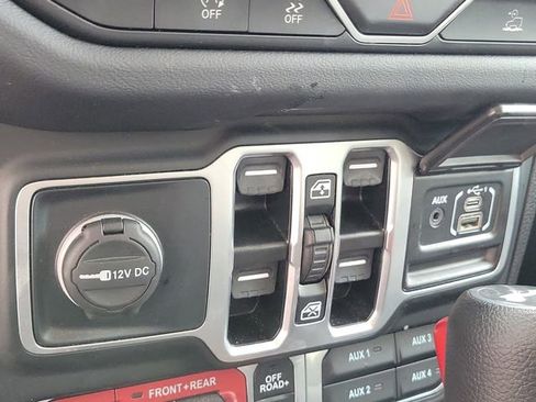 Used 2025 Jeep Wrangler Unlimited Rubicon w/ Convenience Group AWD/4WD image 34