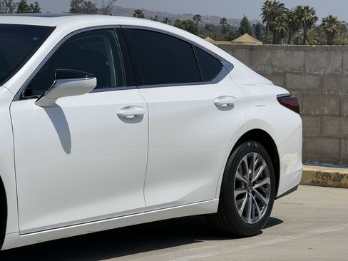 Certified 2024 Lexus ES 350 w/ Accessory Package (Z2) FWD image 8