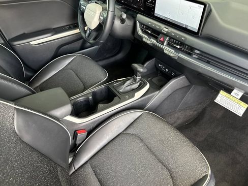 Certified 2025 Kia K4 GT-Line FWD image 17