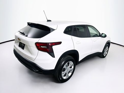 Used 2025 Chevrolet Trax LS image 9