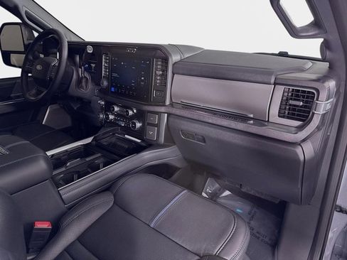 Used 2025 Ford F250 Platinum w/ FX4 Off-Road Package image 31