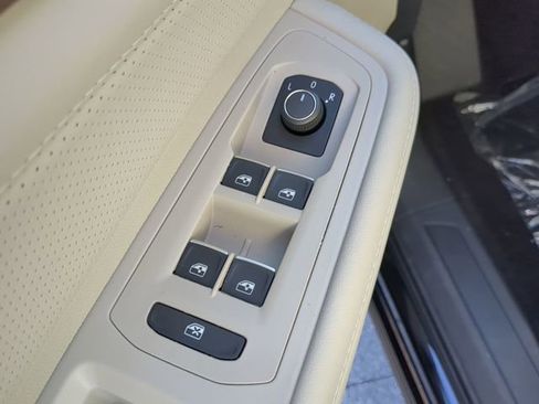 New 2026 Volkswagen Atlas SE image 17