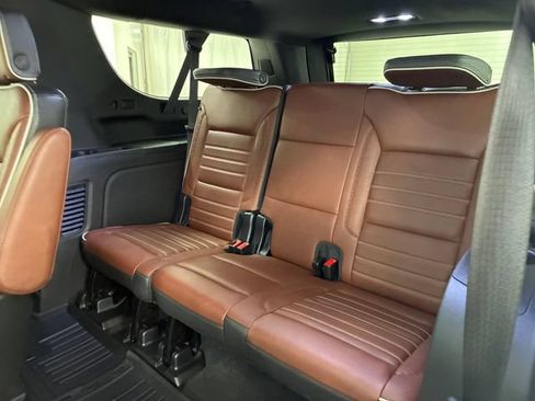 Used 2023 GMC Yukon XL Denali Ultimate AWD/4WD image 18
