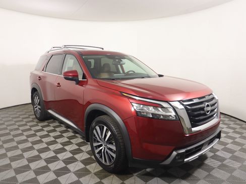 Used 2022 Nissan Pathfinder Platinum w/ Cargo Package image 7