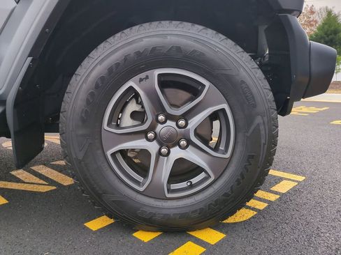 Used 2019 Jeep Wrangler Sport image 11