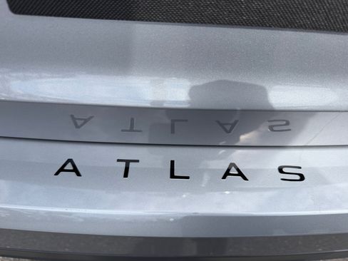 Used 2024 Volkswagen Atlas SE w/ Panoramic Sunroof Package image 24