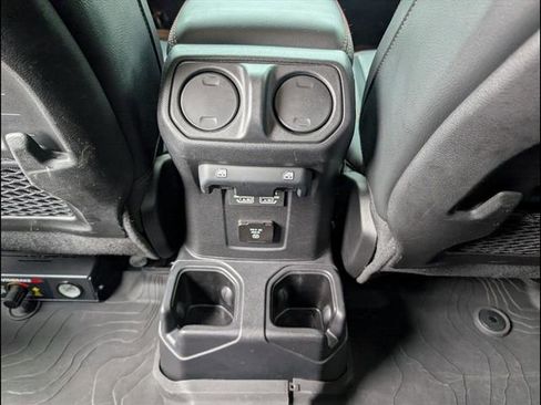 Used 2022 Jeep Gladiator Rubicon w/ Cold Weather Group image 18
