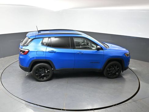 Used 2025 Jeep Compass Latitude w/ Altitude Special Edition AWD/4WD image 31