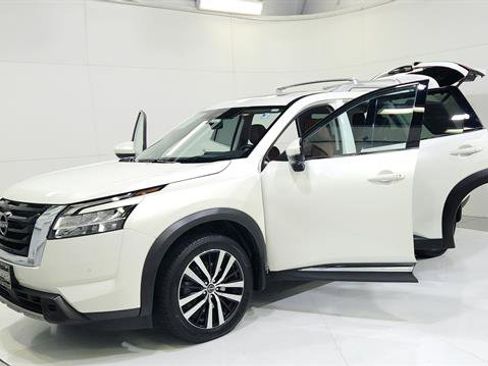 Certified 2023 Nissan Pathfinder Platinum FWD image 30