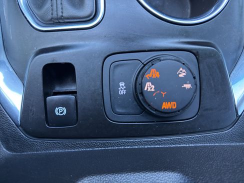 Used 2018 Chevrolet Traverse LT w/ LPO, Black Accent Package image 34