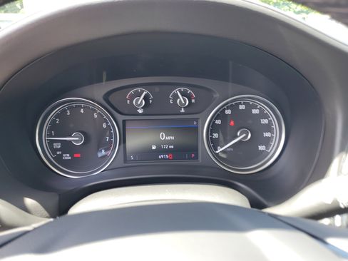 Used 2023 Buick Enclave Essence image 19