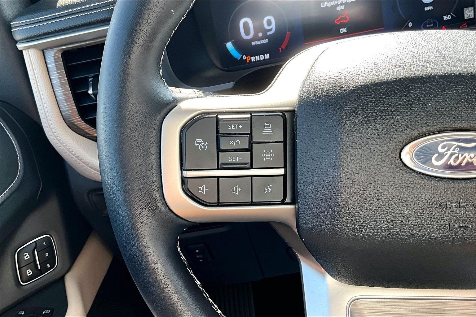 Used 2024 Ford Expedition Limited AWD/4WD image 23