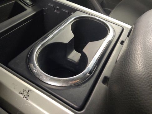 Used 2019 Nissan Titan SV w/ SV Convenience Package image 26