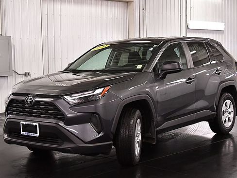 Used 2023 Toyota RAV4 LE AWD/4WD image 3