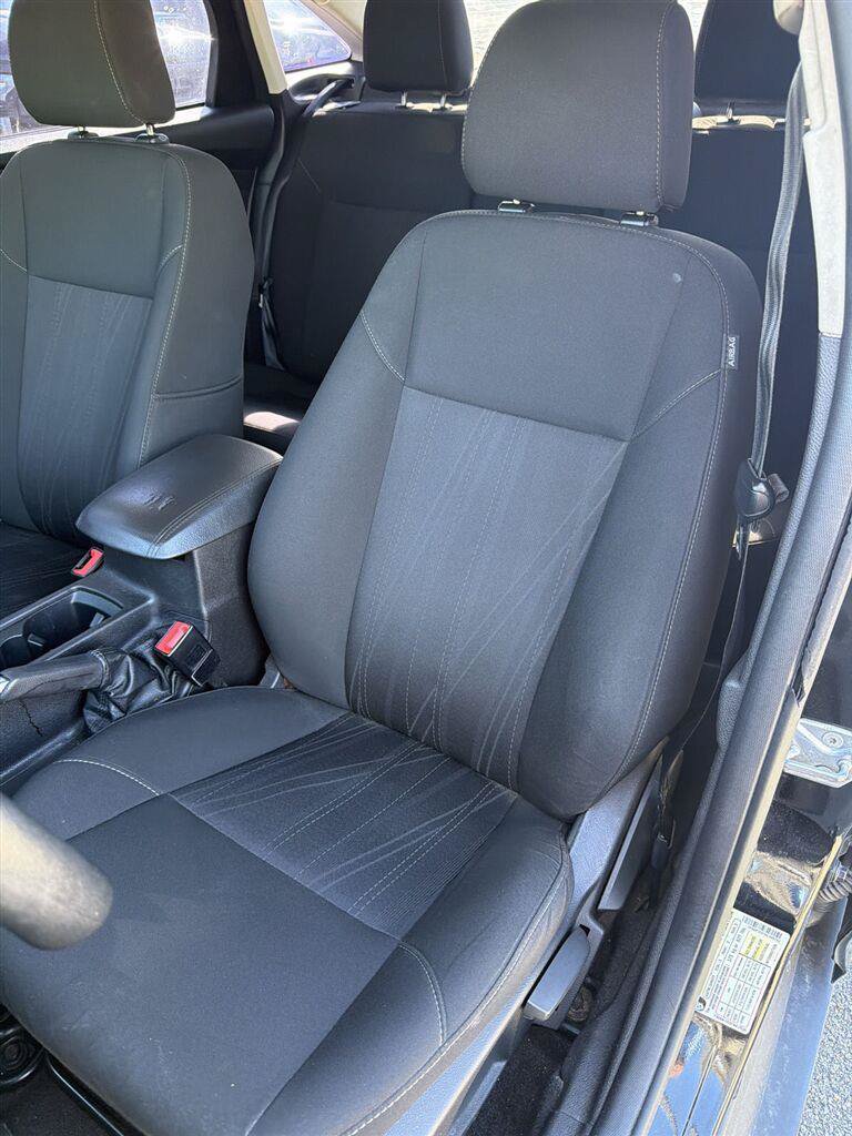 Used 2017 Ford Focus SE FWD image 7