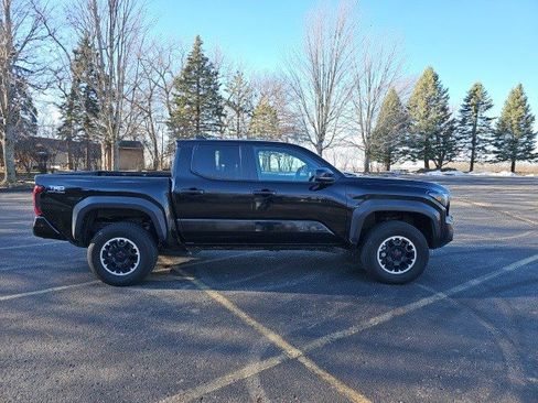Used 2024 Toyota Tacoma TRD Off-Road image 7