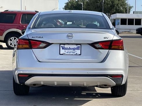 Used 2024 Nissan Altima 2.5 SV FWD image 5
