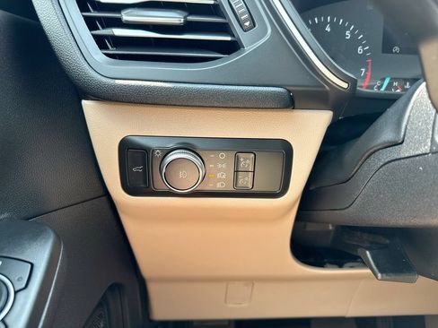 Used 2022 Ford Escape SEL AWD/4WD image 18