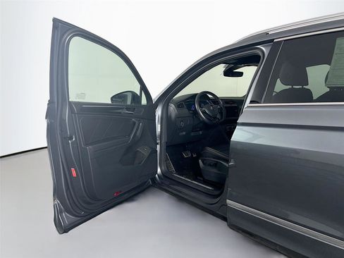 Used 2021 Volkswagen Tiguan SEL Premium R-Line image 17