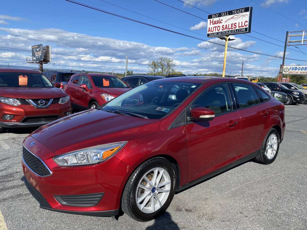 Used 2015 Ford Focus SE FWD image 1