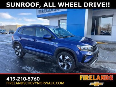 Used 2024 Volkswagen Taos SE w/ Panoramic Sunroof Package