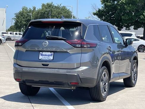 Used 2025 Nissan Rogue SV FWD image 4