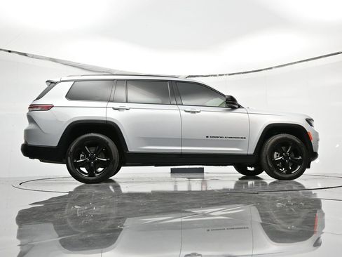 Used 2023 Jeep Grand Cherokee L Limited w/ Luxury Tech Group II image 38