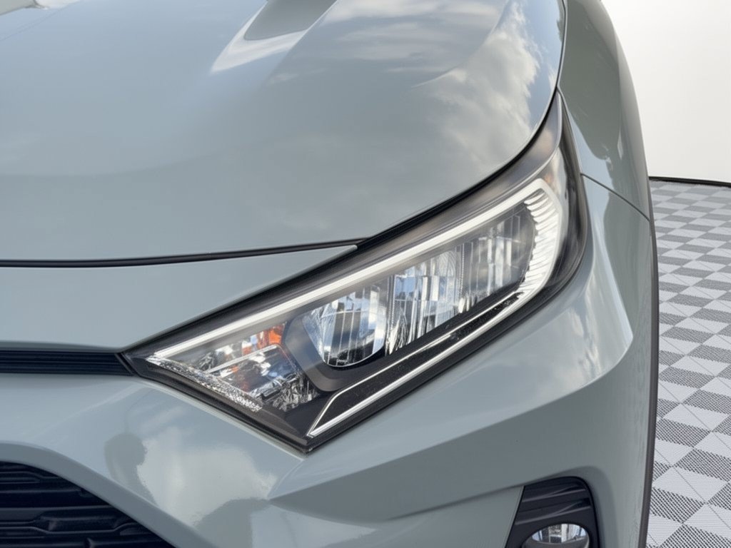 Used 2019 Toyota RAV4 XLE w/ Convenience Package FWD image 12