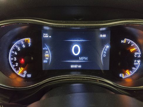 Used 2019 Jeep Grand Cherokee Limited w/ Luxury Group II image 23