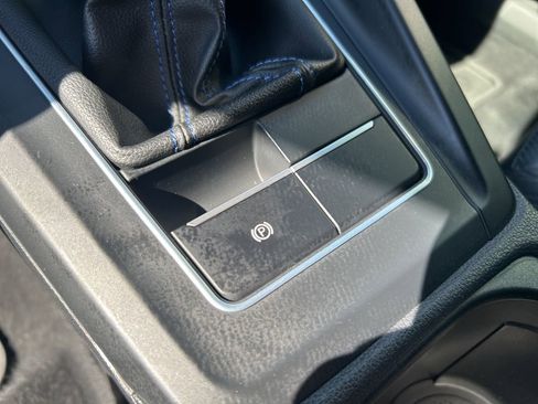 Used 2022 Volkswagen Golf R image 32