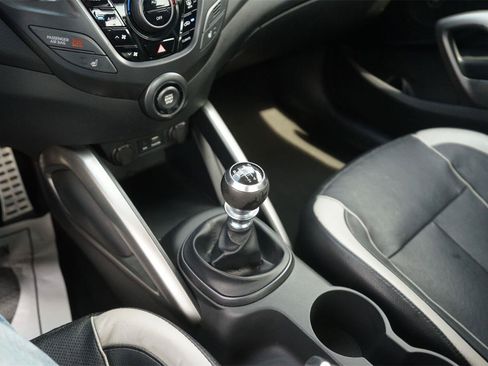 Used 2015 Hyundai Veloster Turbo w/ Option Group 04 FWD image 27
