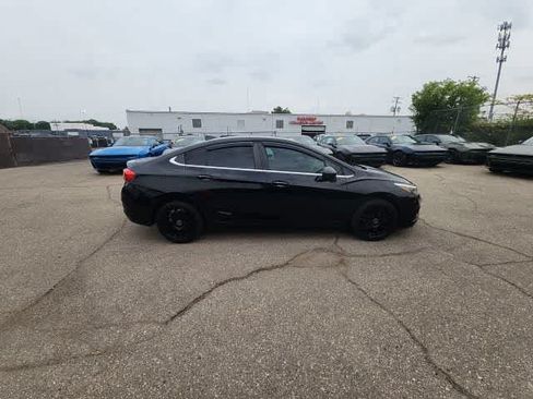 Used 2017 Chevrolet Cruze LT w/ Convenience Package FWD image 13