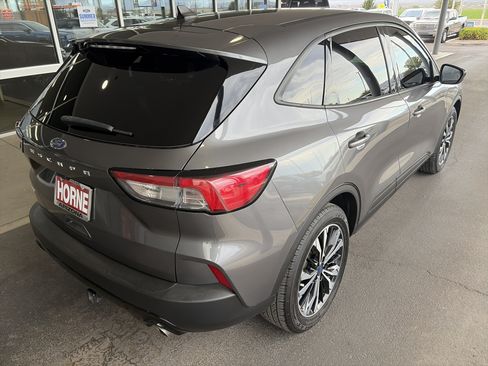 Used 2022 Ford Escape SE w/ SE Sport Appearance Package FWD image 4