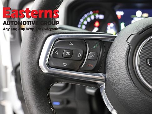 Used 2025 Jeep Wrangler Unlimited Sahara w/ Safety Group image 15