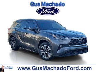Used 2021 Toyota Highlander XLE video 1