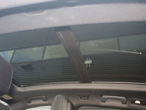 Used 2023 Porsche Macan Turbo image 26