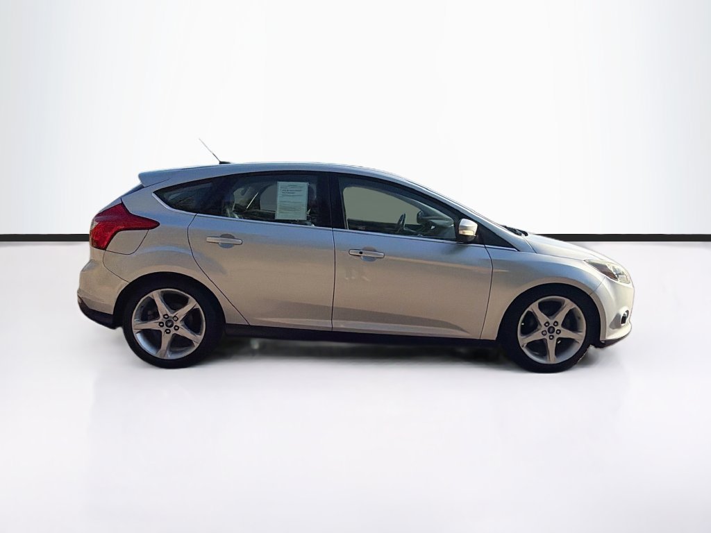 Used 2014 Ford Focus Titanium w/ Luxury Package FWD image 4