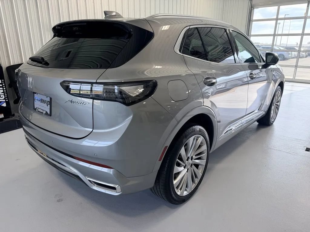 Used 2025 Buick Envision Avenir AWD/4WD image 4
