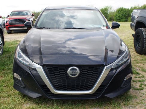 Used 2022 Nissan Altima 2.5 SV image 2